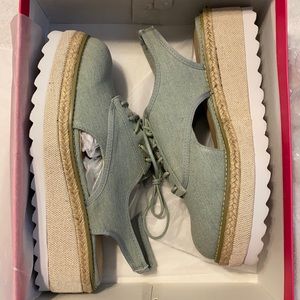 7.5 Shoe dazzle Platform Flats